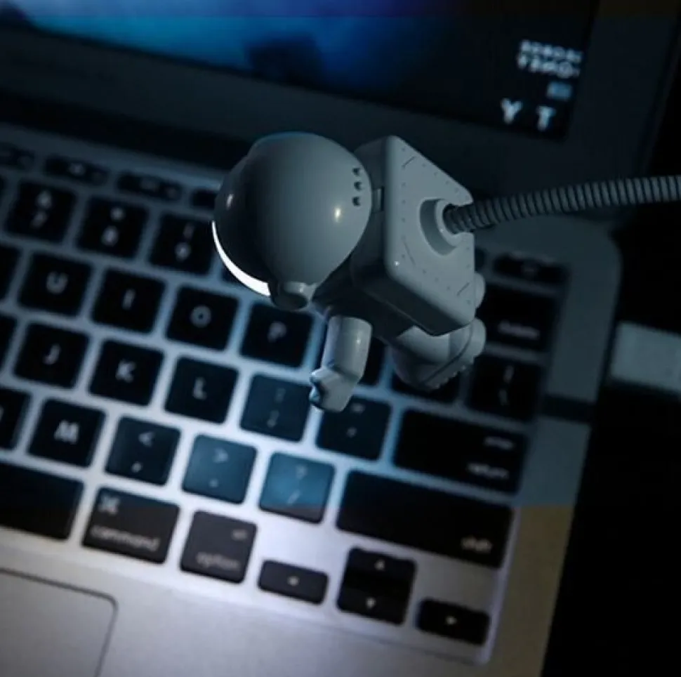 Lampka astronauta na USB