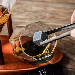 Zestaw do whisky DIAMENT DELUXE: karafka, 2 szklanki, drewniana podstawka i kamienne kostki