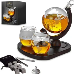 Zestaw do whisky GLOBUS DELUXE: karafka, 2 szklanki, drewniana podstawka i kamienne kostki